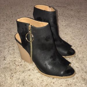 Black heeled sandals